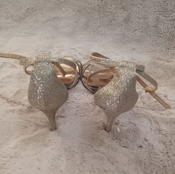 Badgley Mischka Feminine Classic Gold  Glitter Fairycore Shimmery Sparkly Heels - Picture 4 of 5